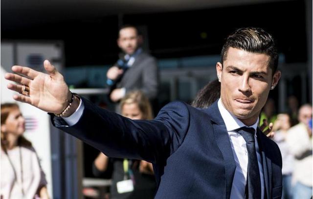 曼联冲击欧冠资格压力巨大（曼联争夺欧冠席位压力山大）