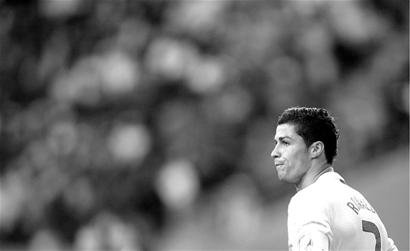 砸地头球破门，梅西打进职业生涯的第896球（头球砸地入网，梅西收获生涯第896球）