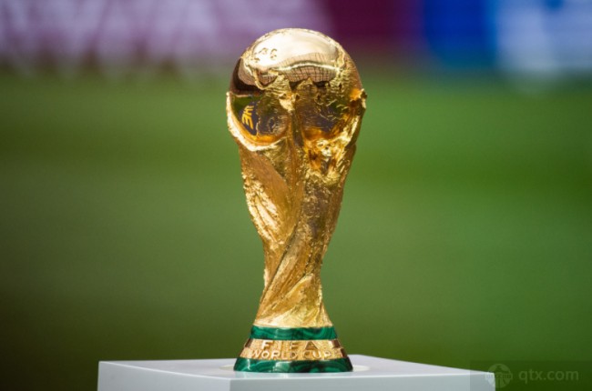 湖人詹姆斯关键时刻命中绝杀（詹姆斯压哨绝杀，湖人取胜）